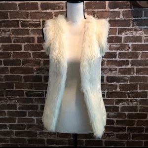 ✨Rare✨Romeo & Juliet Couture Cream Sweater Vest